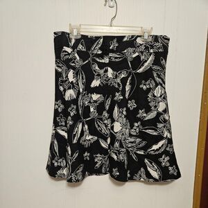 MERONA  12  WAIST 35 LENGTH 21  BLACK/WHITE  EX COND